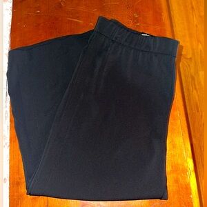 Cute Alfani capri like pants. NWT!